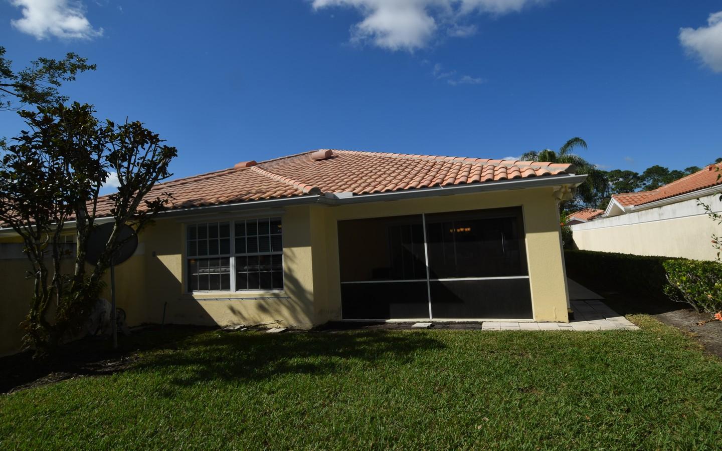 772 SW Tamarrow Place