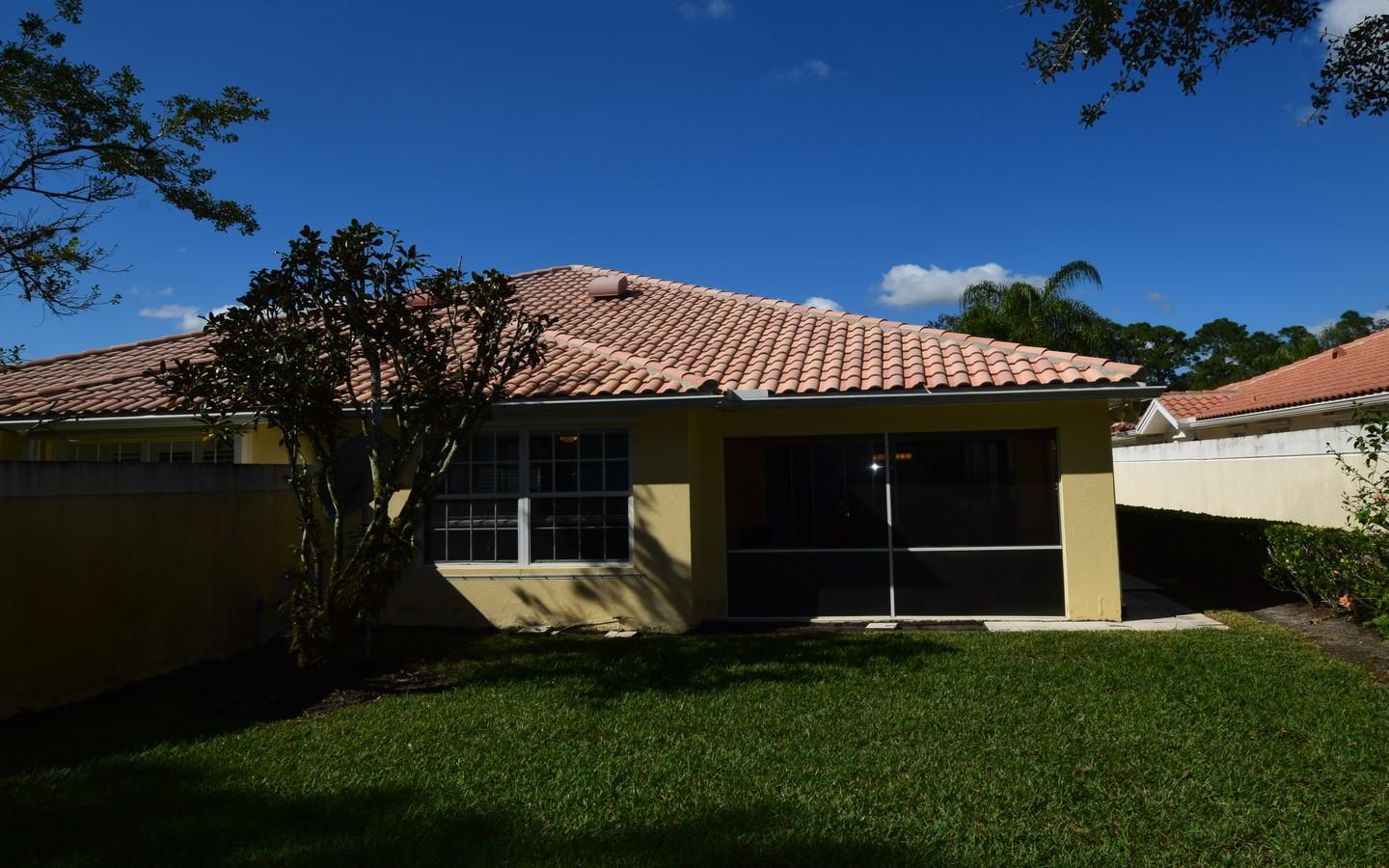 772 SW Tamarrow Place