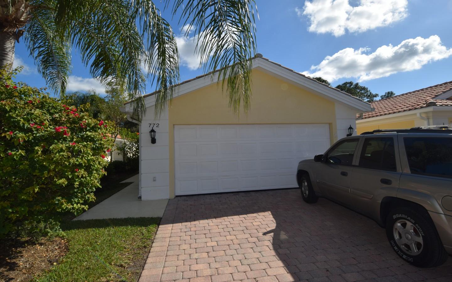 772 SW Tamarrow Place