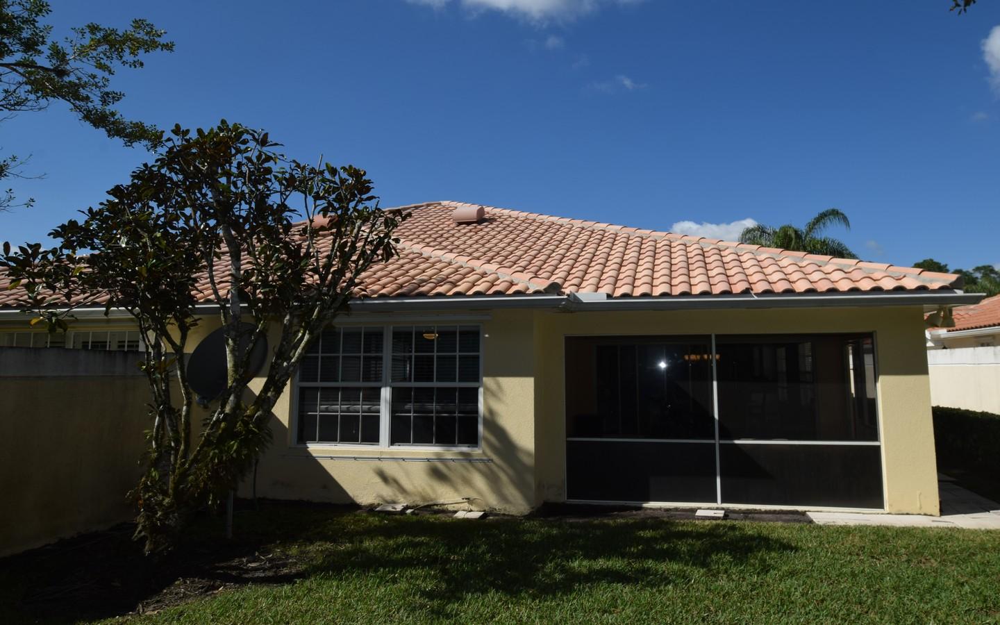 772 SW Tamarrow Place