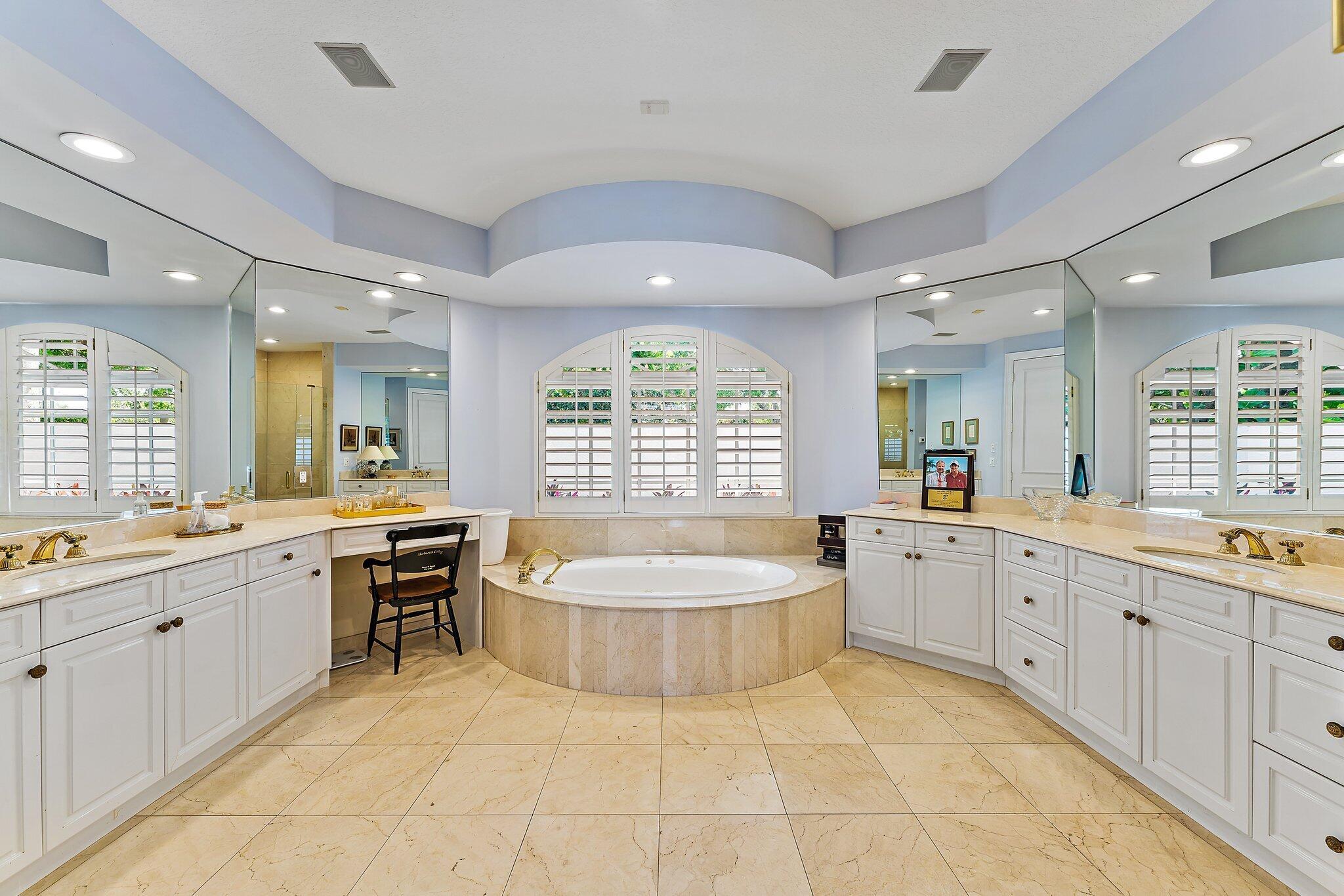 18559 SE Palm Island Lane