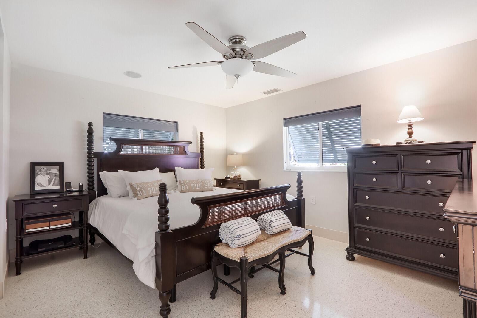 1719 SW Dyer Point Road