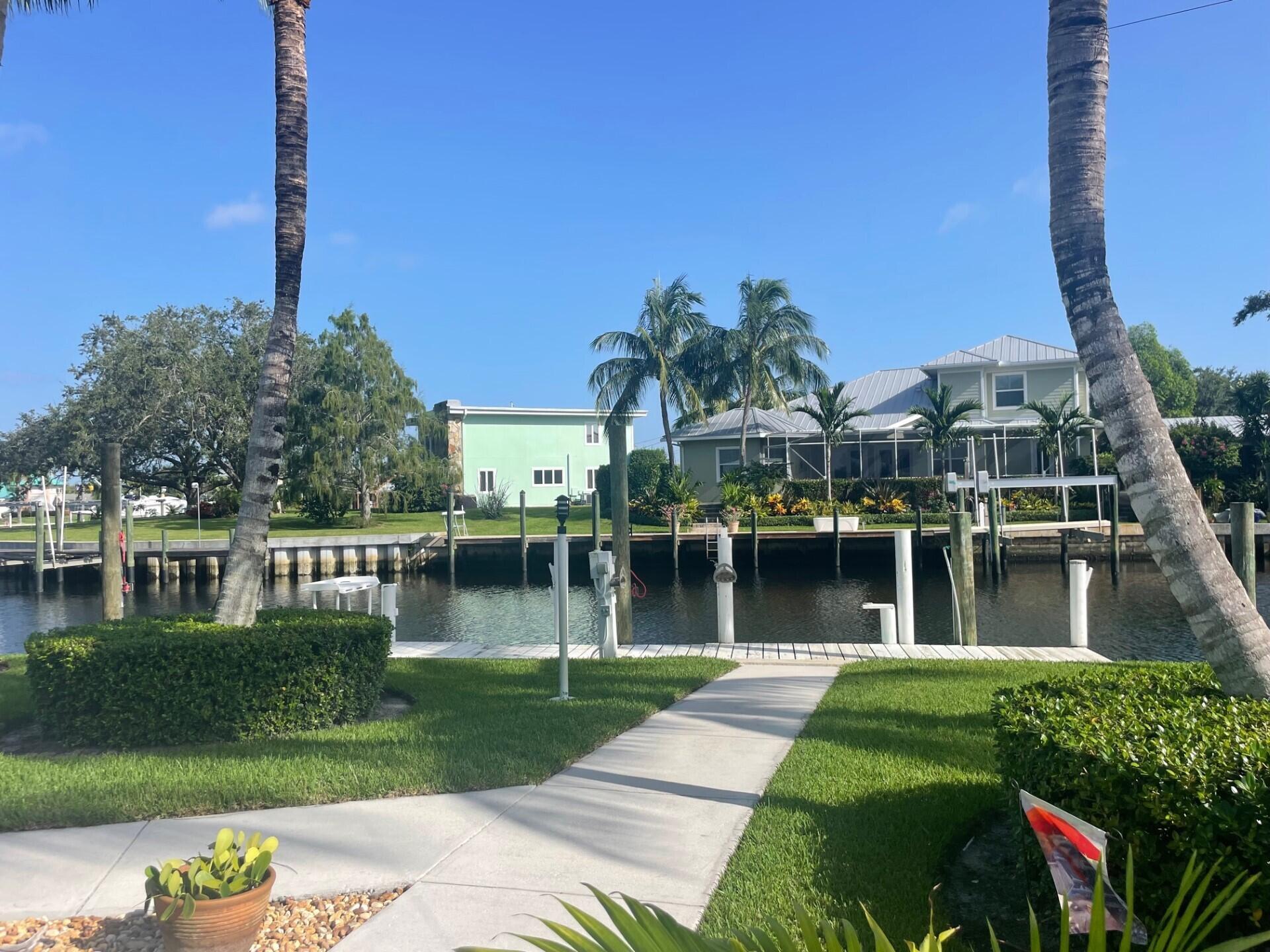 1719 SW Dyer Point Road