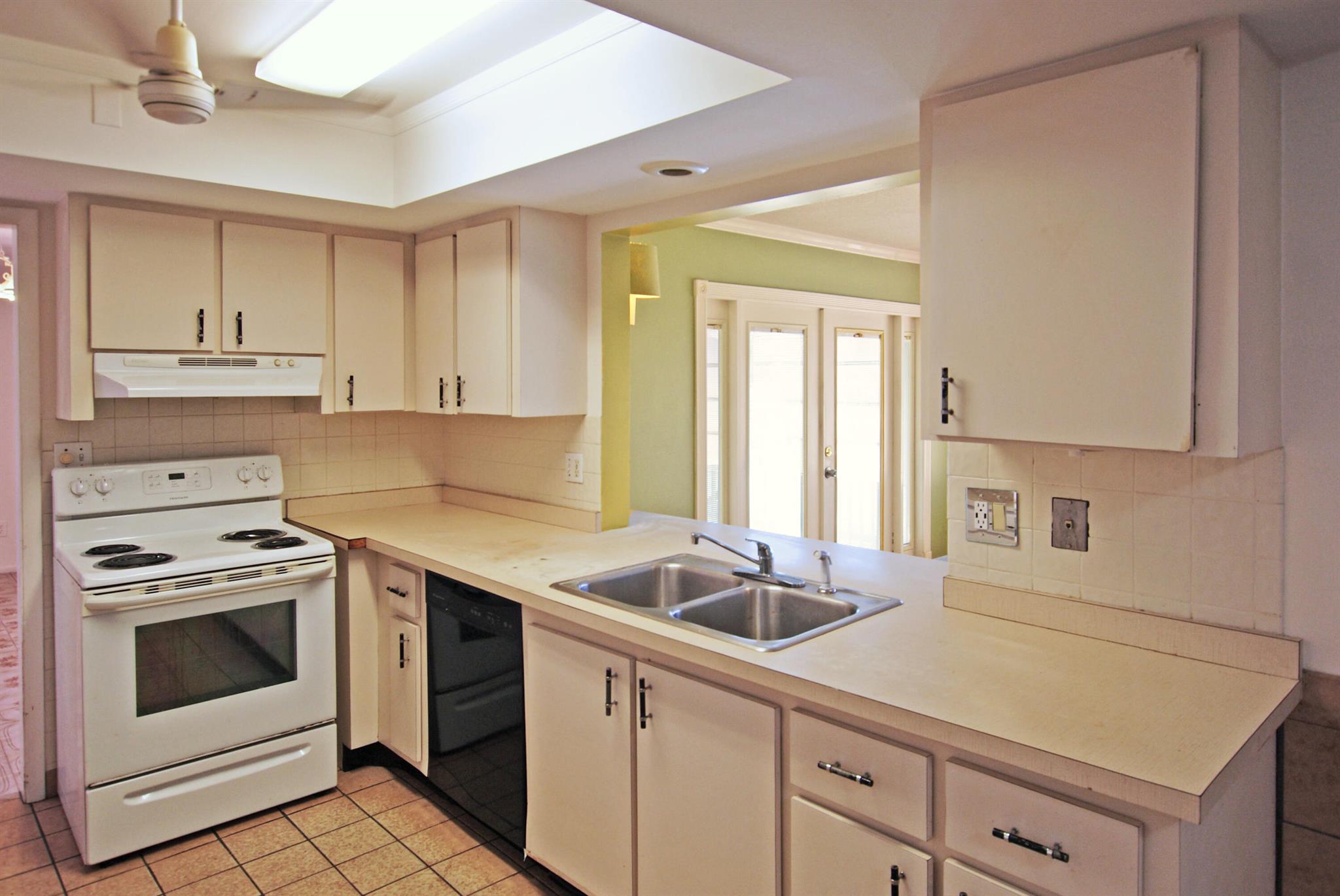 2899 SE Ginza Street