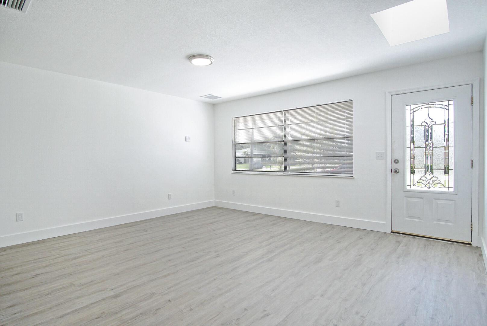 977 SE Bayfront Avenue