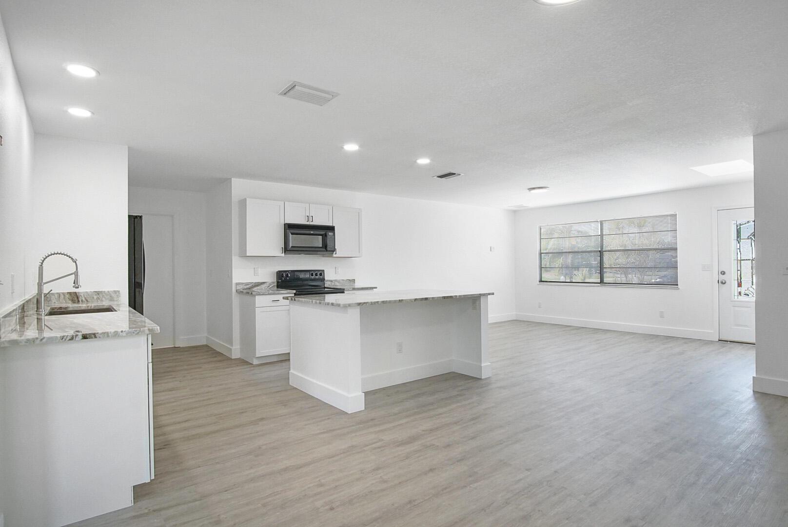 977 SE Bayfront Avenue