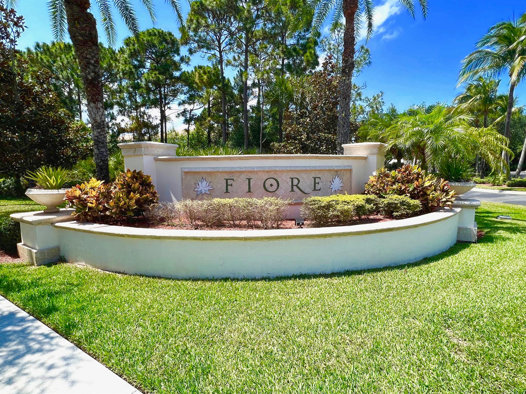 10303 Myrtlewood Circle W