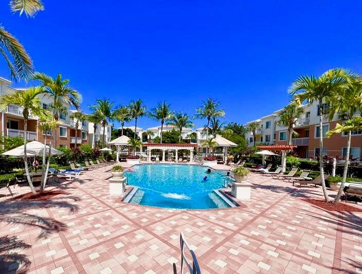 10303 Myrtlewood Circle W