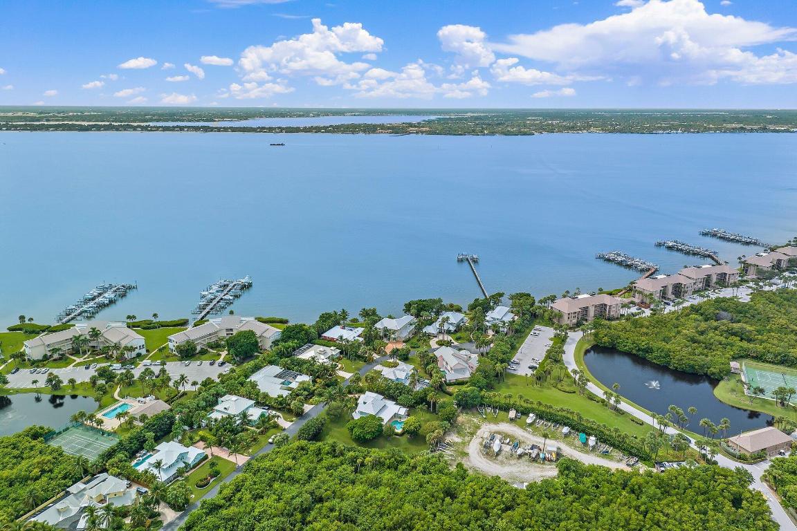 4701 NE Spinnaker Point Place