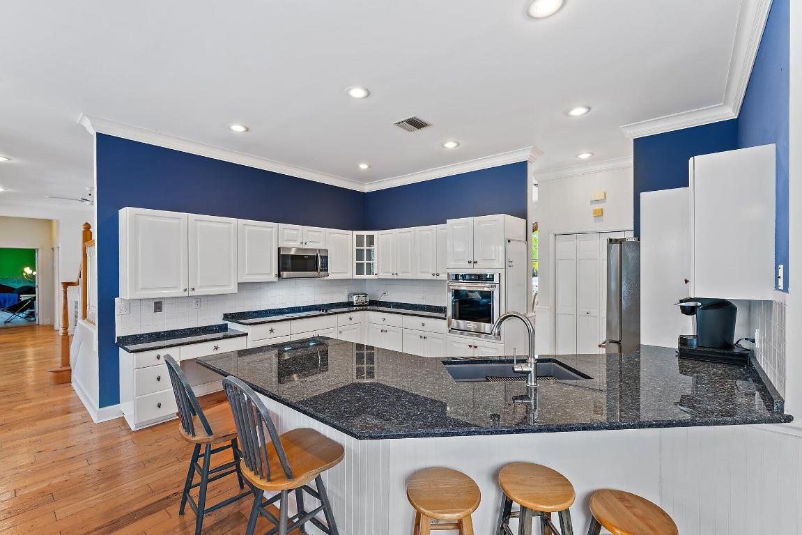 4701 NE Spinnaker Point Place