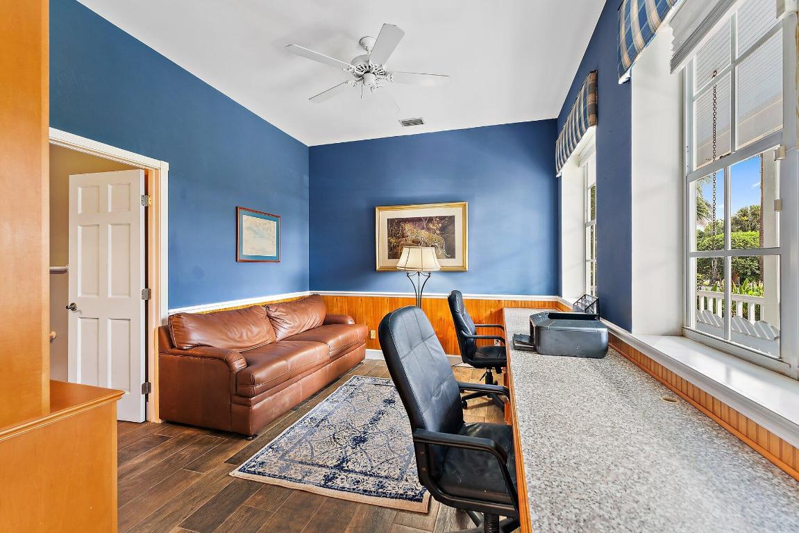 4701 NE Spinnaker Point Place