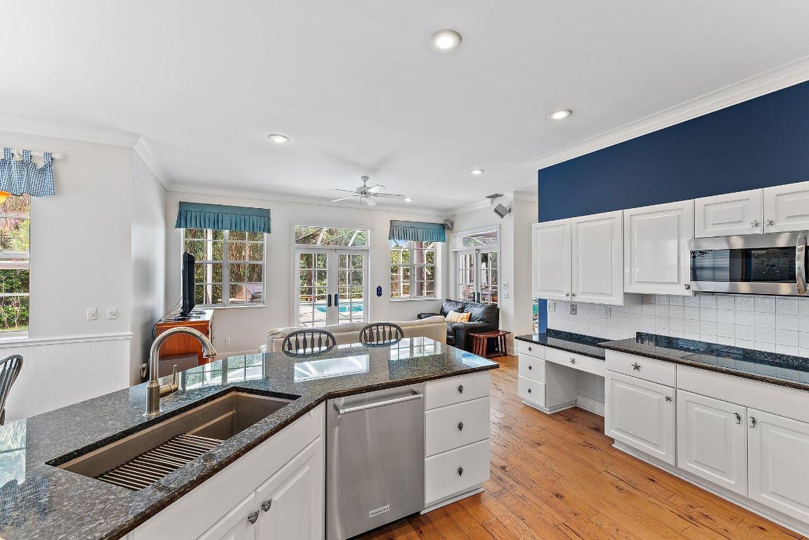 4701 NE Spinnaker Point Place