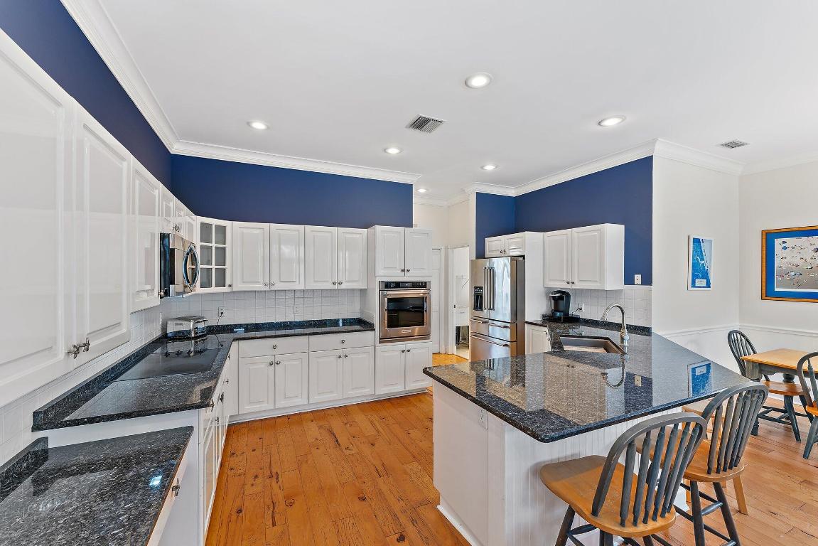 4701 NE Spinnaker Point Place