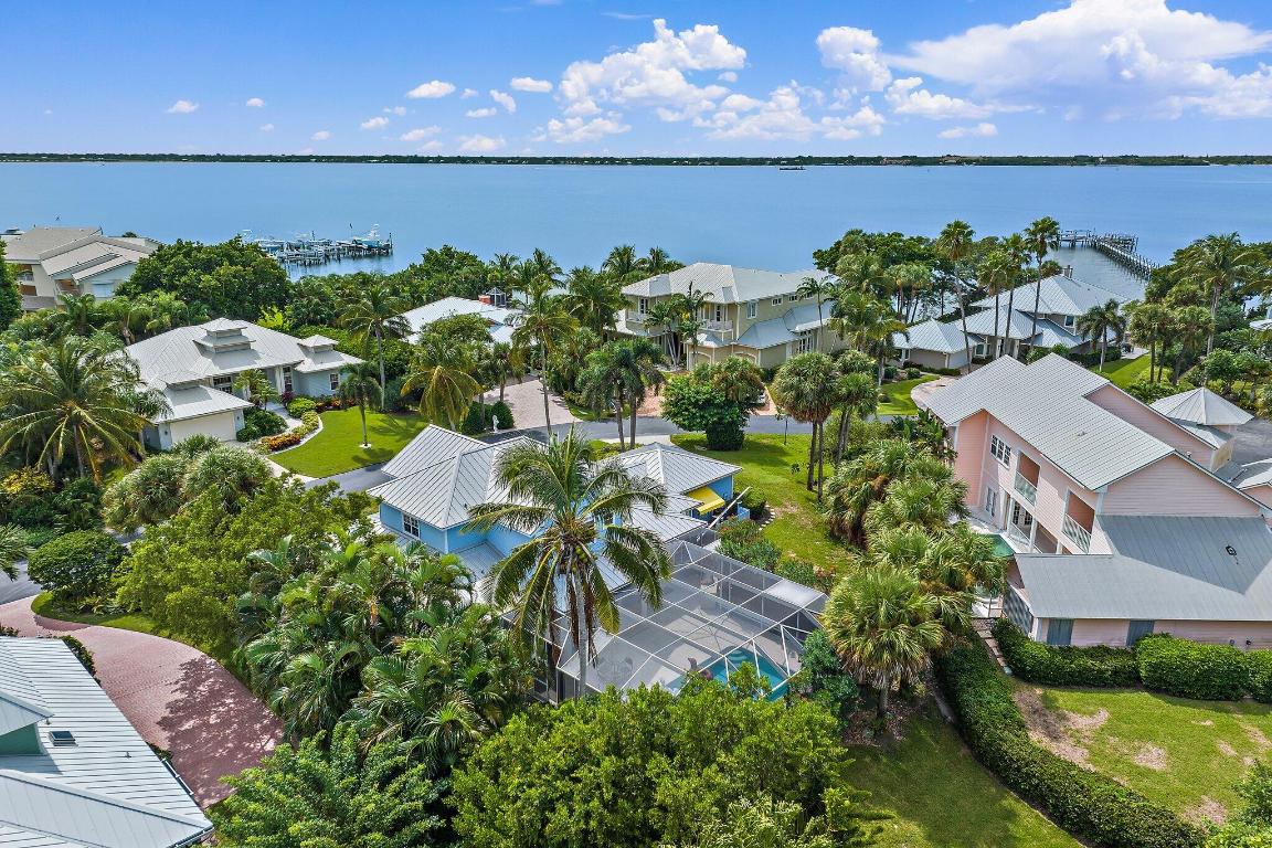 4701 NE Spinnaker Point Place