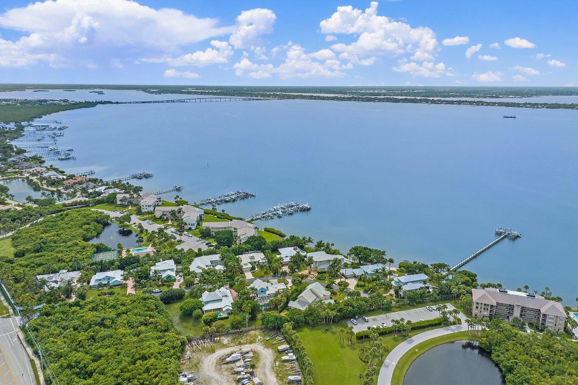 4701 NE Spinnaker Point Place