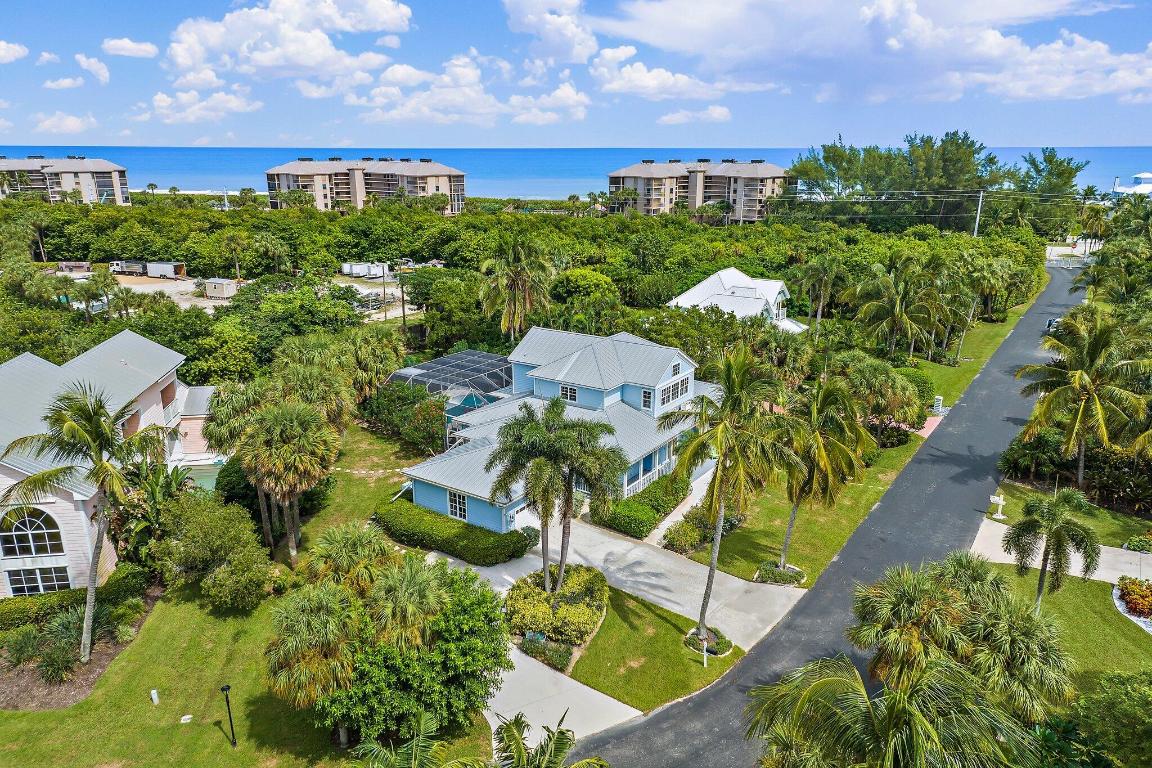 4701 NE Spinnaker Point Place