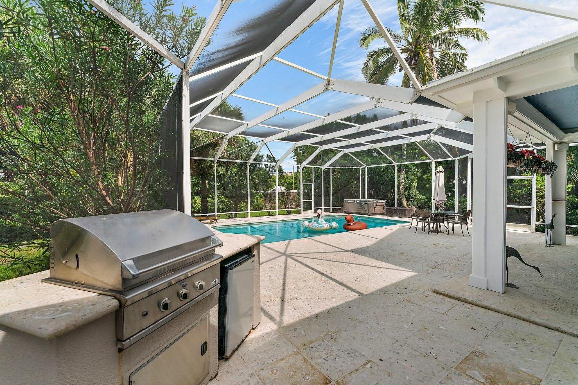 4701 NE Spinnaker Point Place