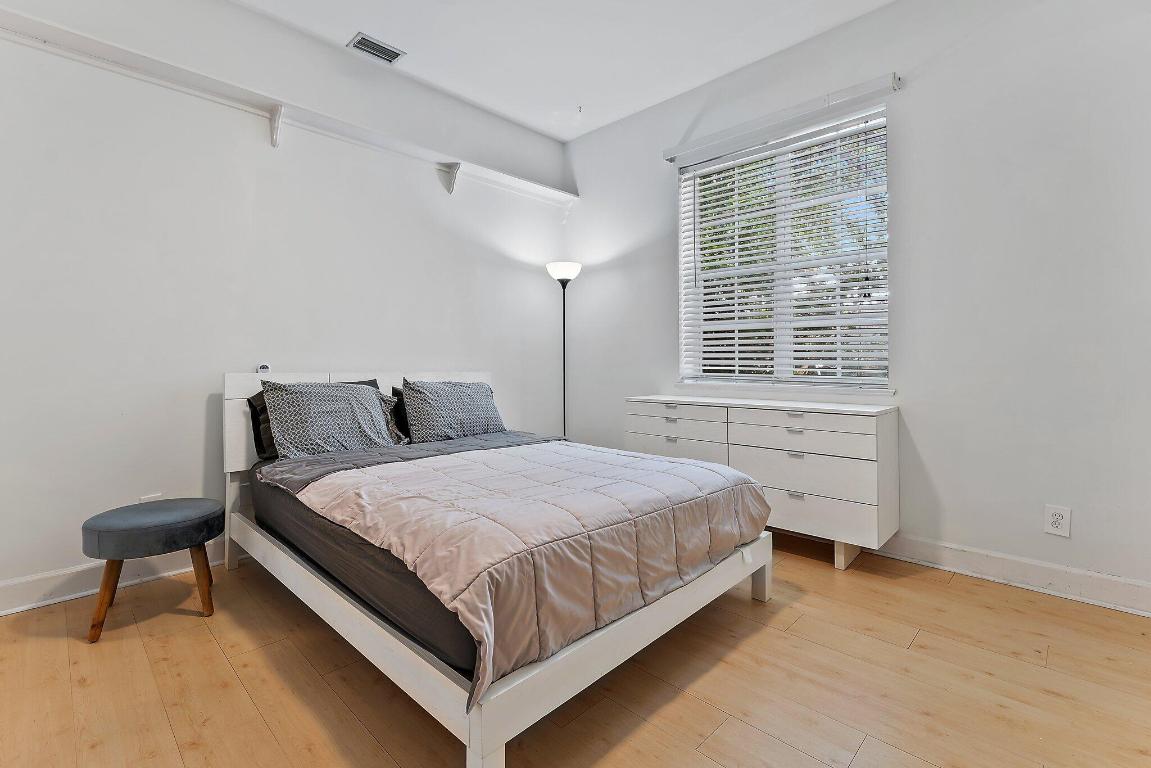 4701 NE Spinnaker Point Place