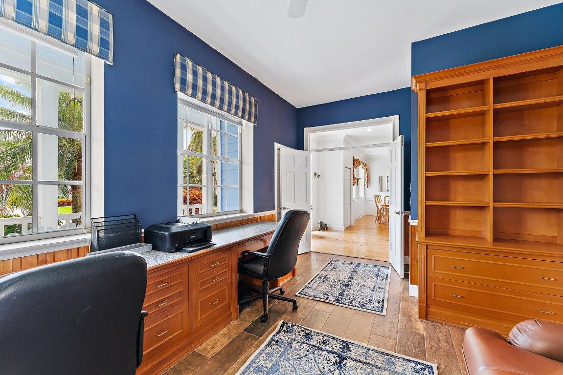 4701 NE Spinnaker Point Place