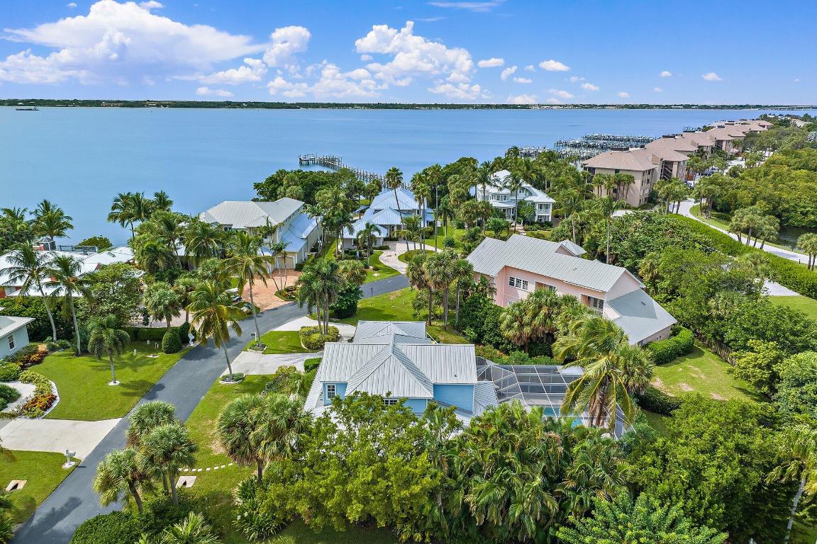 4701 NE Spinnaker Point Place