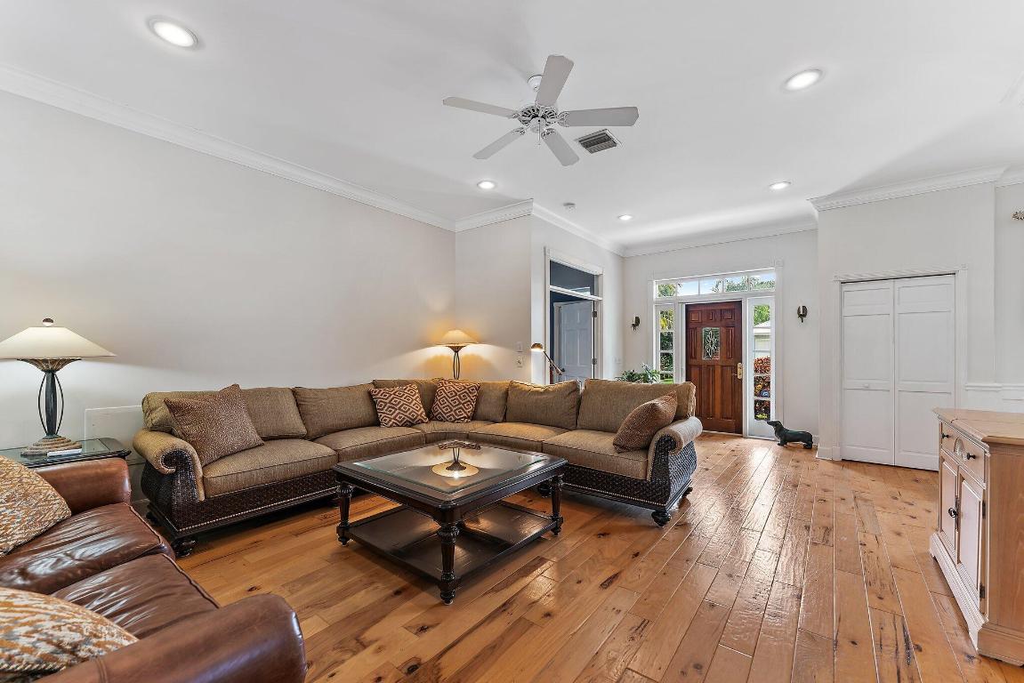 4701 NE Spinnaker Point Place