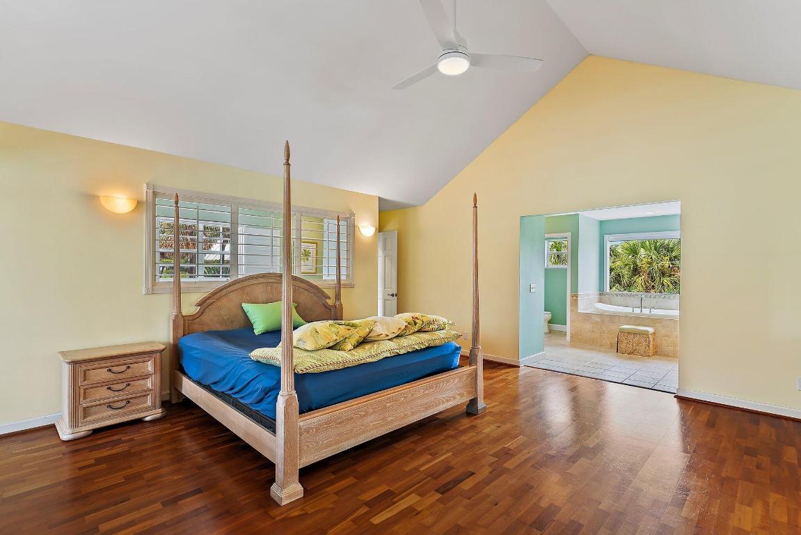 4701 NE Spinnaker Point Place