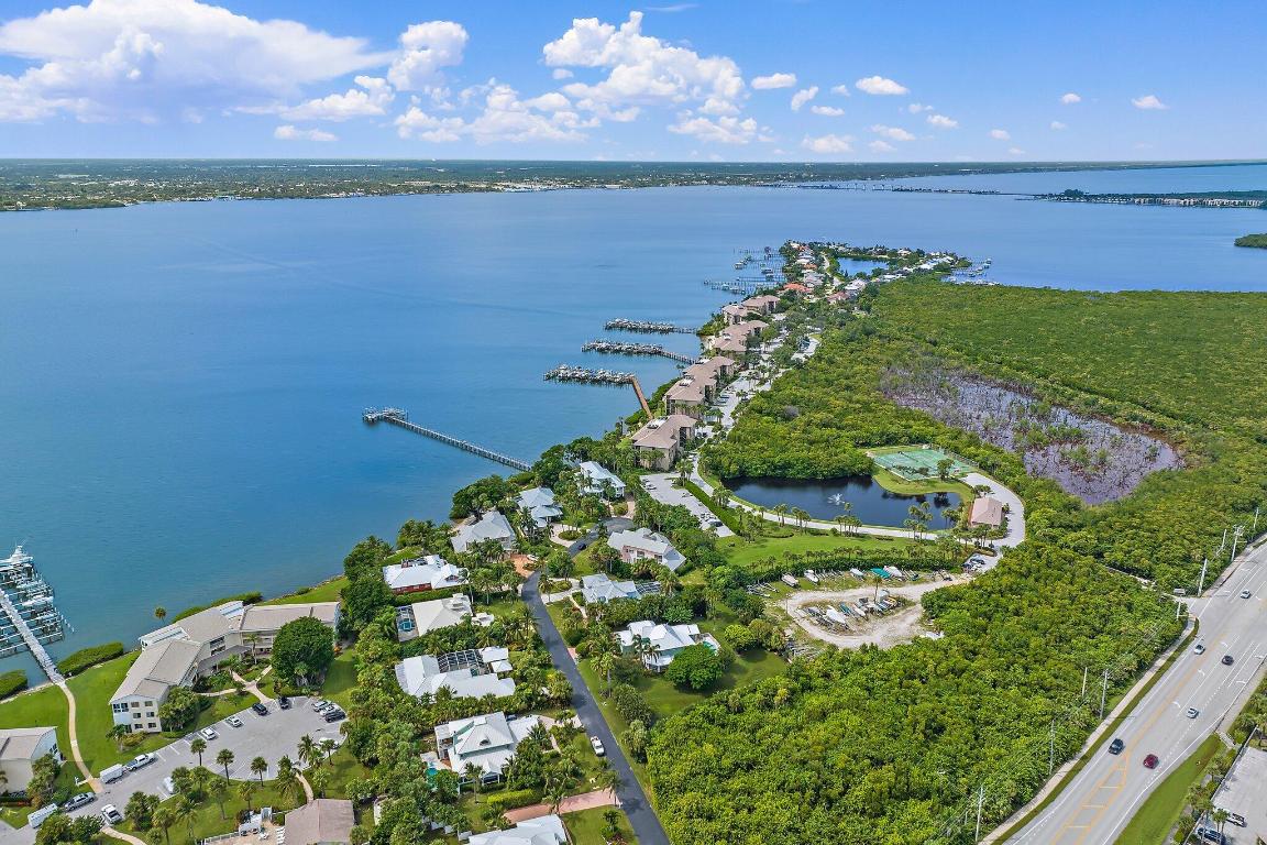 4701 NE Spinnaker Point Place