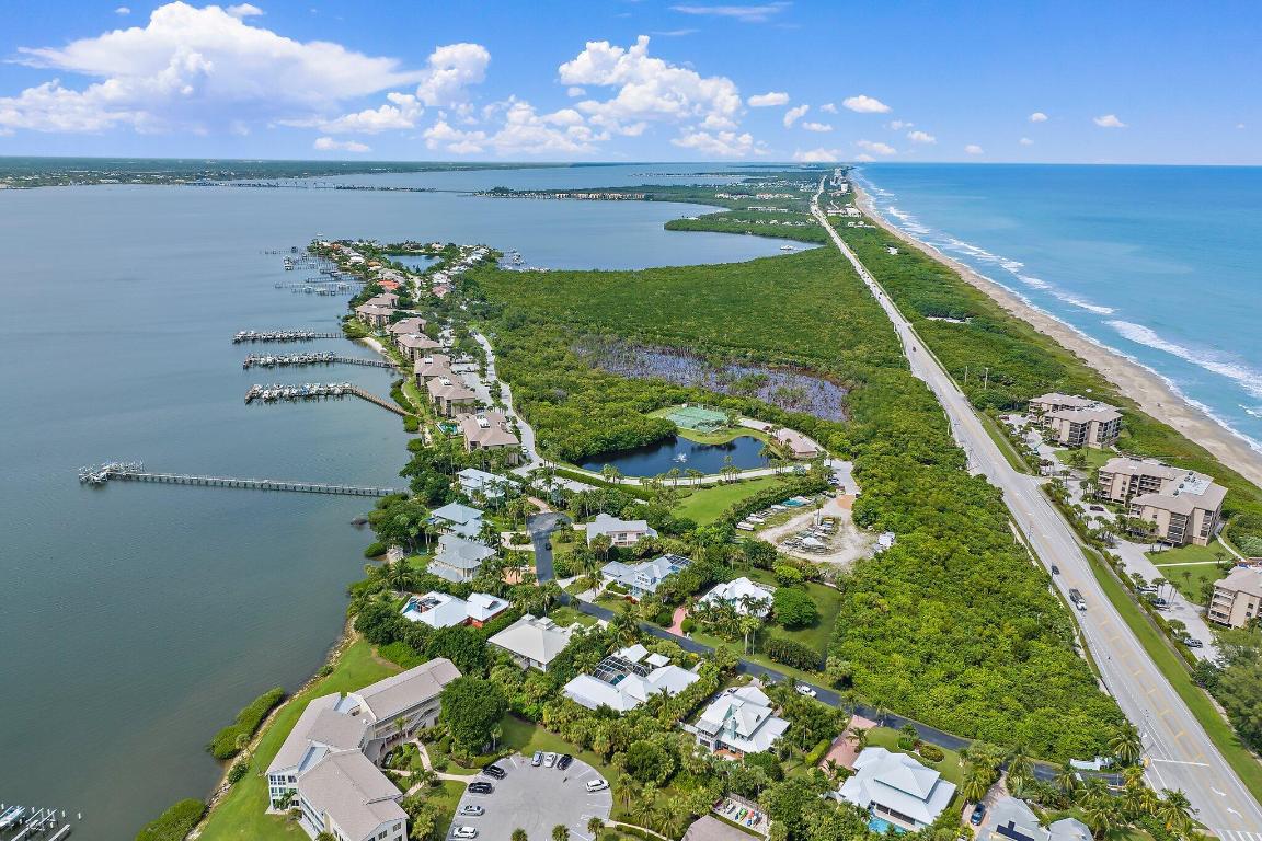 4701 NE Spinnaker Point Place