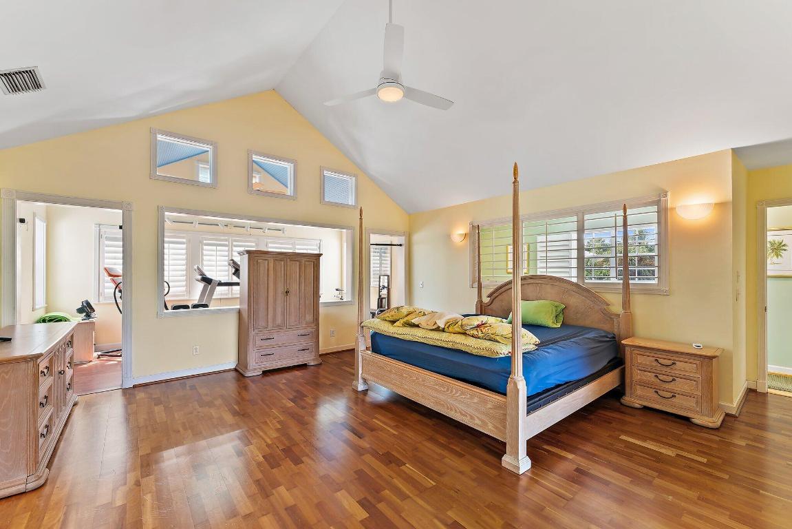 4701 NE Spinnaker Point Place