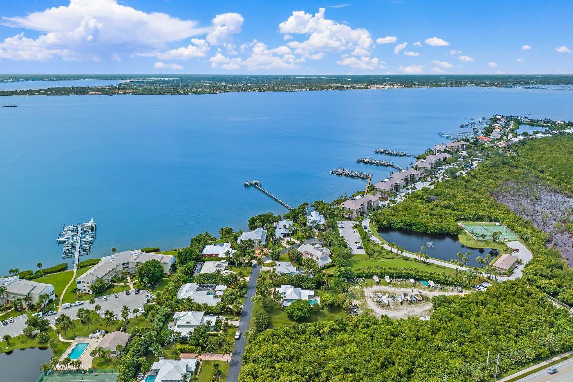 4701 NE Spinnaker Point Place