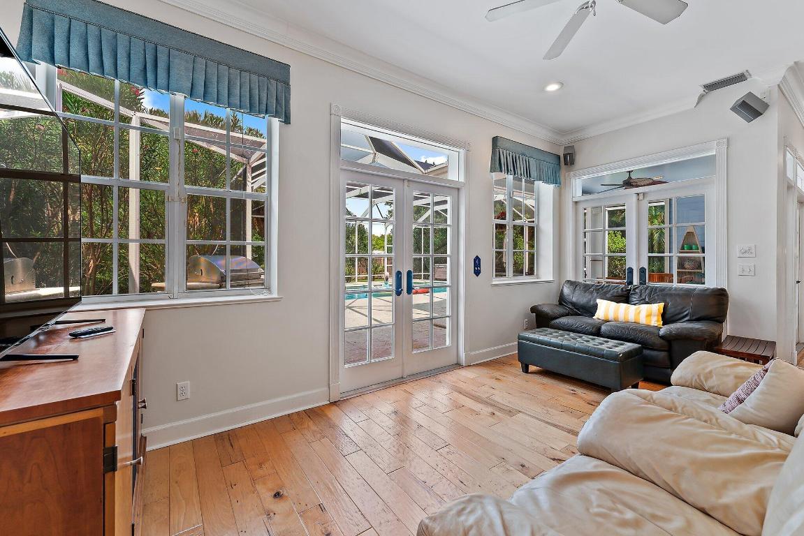 4701 NE Spinnaker Point Place