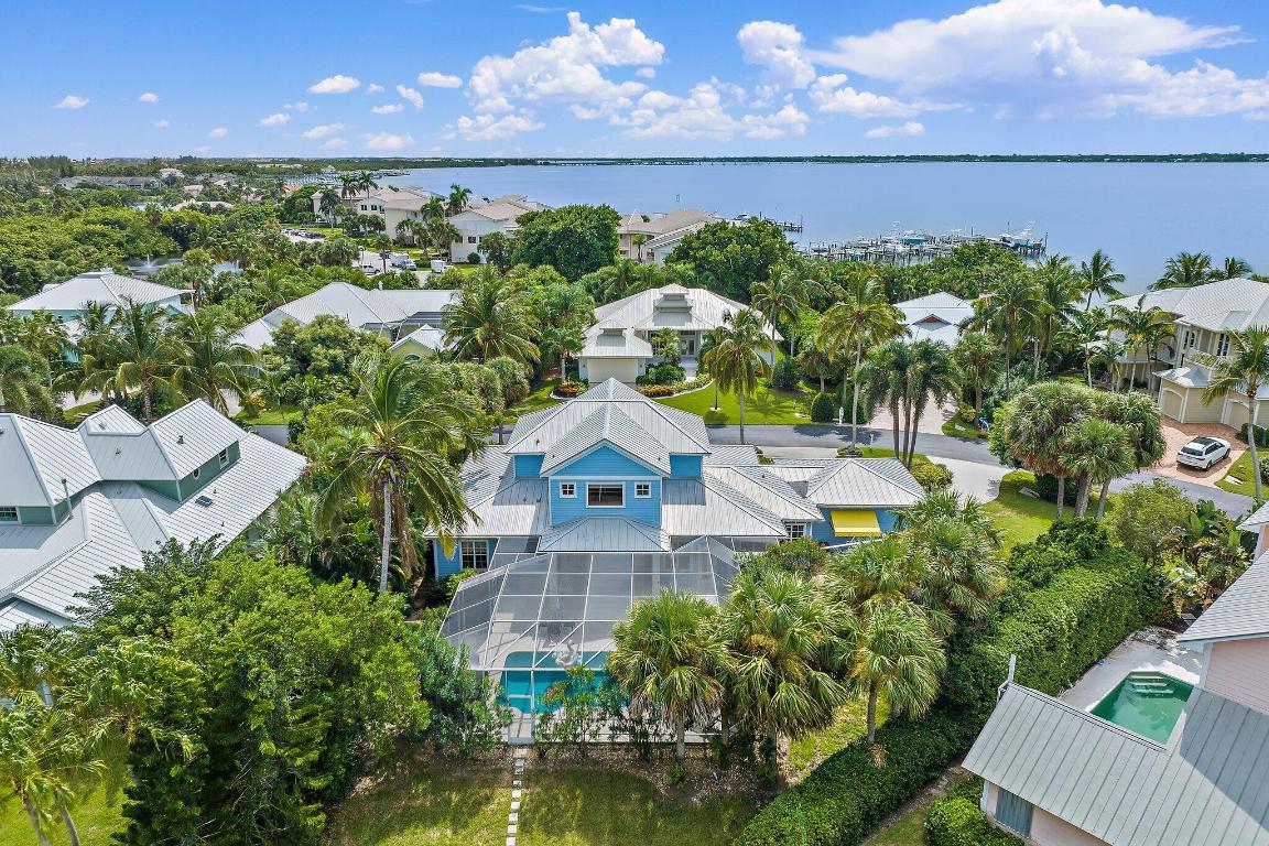 4701 NE Spinnaker Point Place