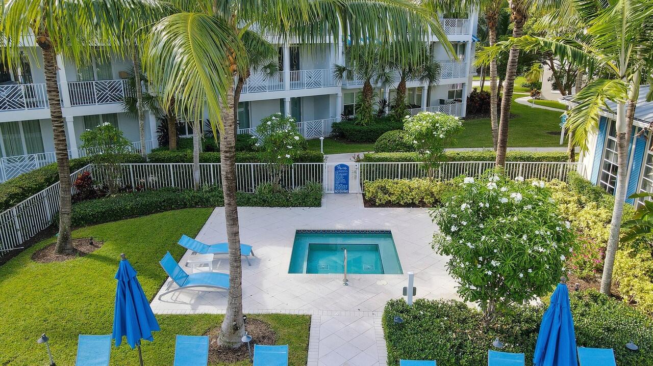 941 Bay Colony Drive S