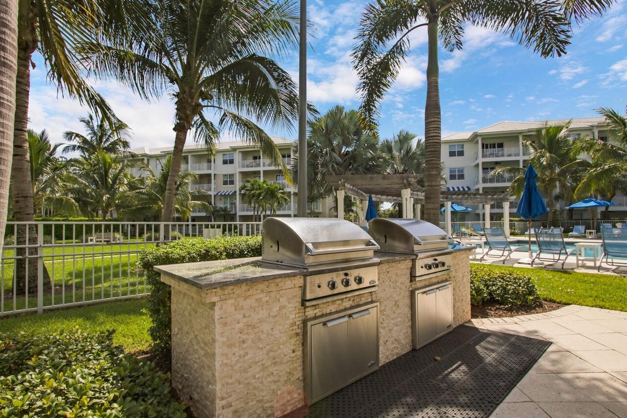941 Bay Colony Drive S