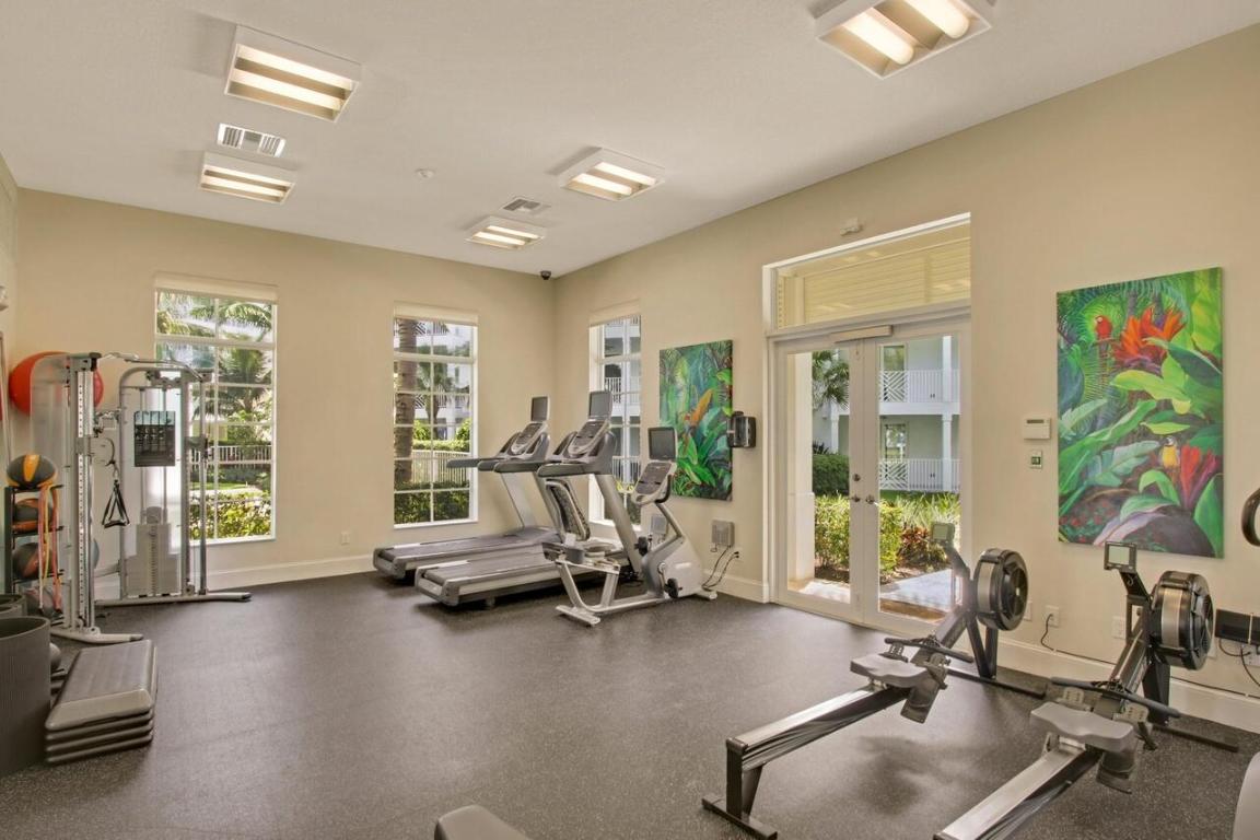 941 Bay Colony Drive S