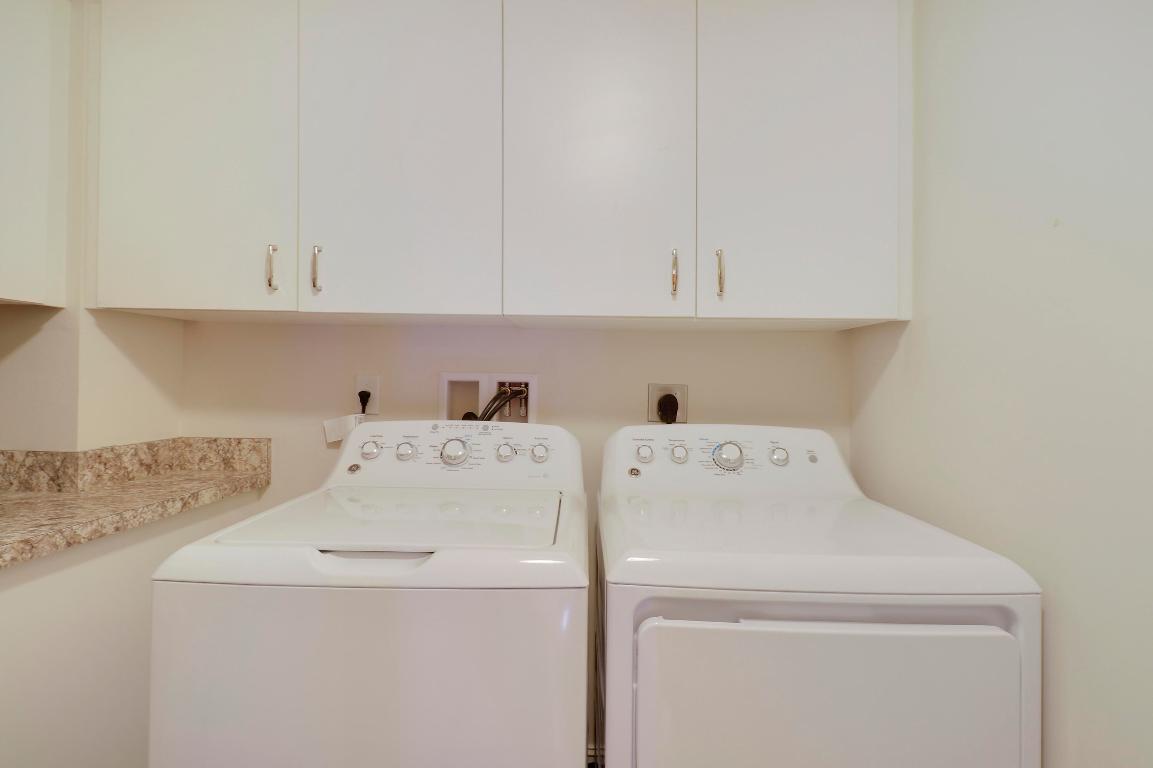 941 Bay Colony Drive S