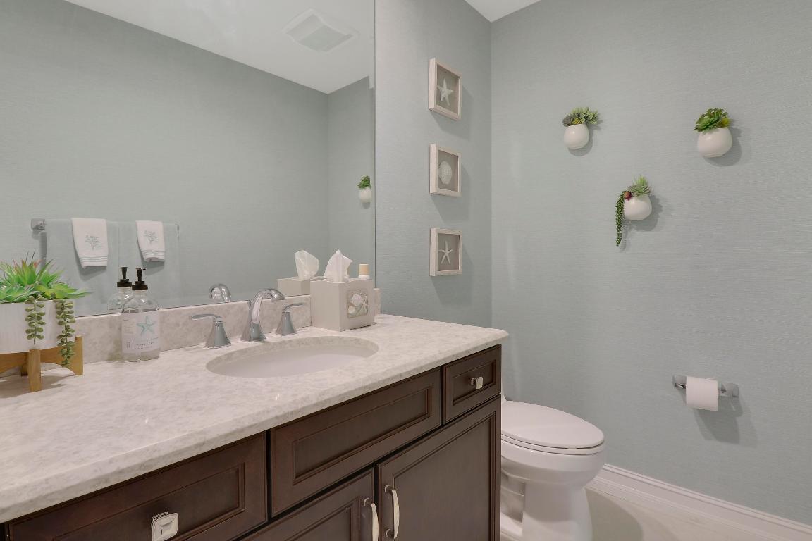 941 Bay Colony Drive S