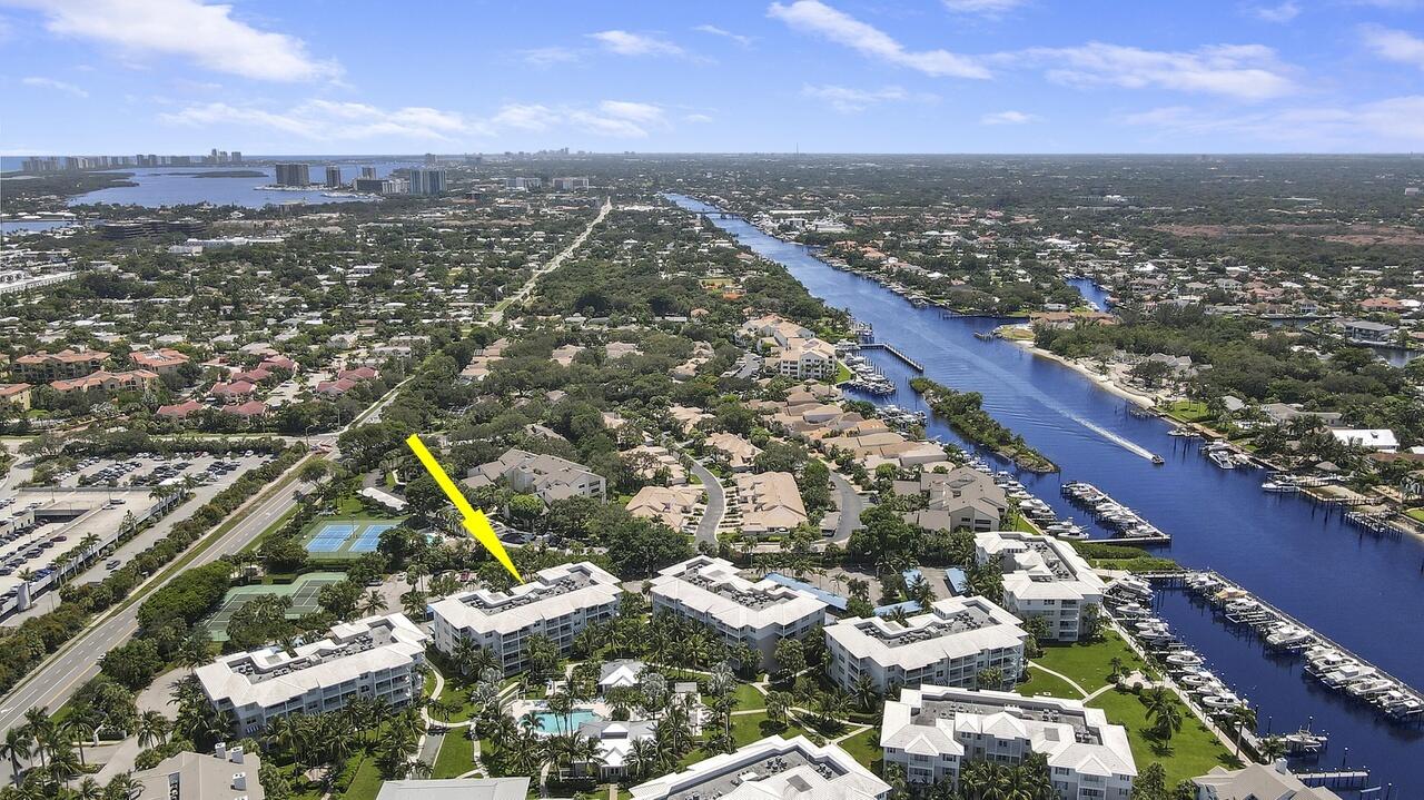 941 Bay Colony Drive S