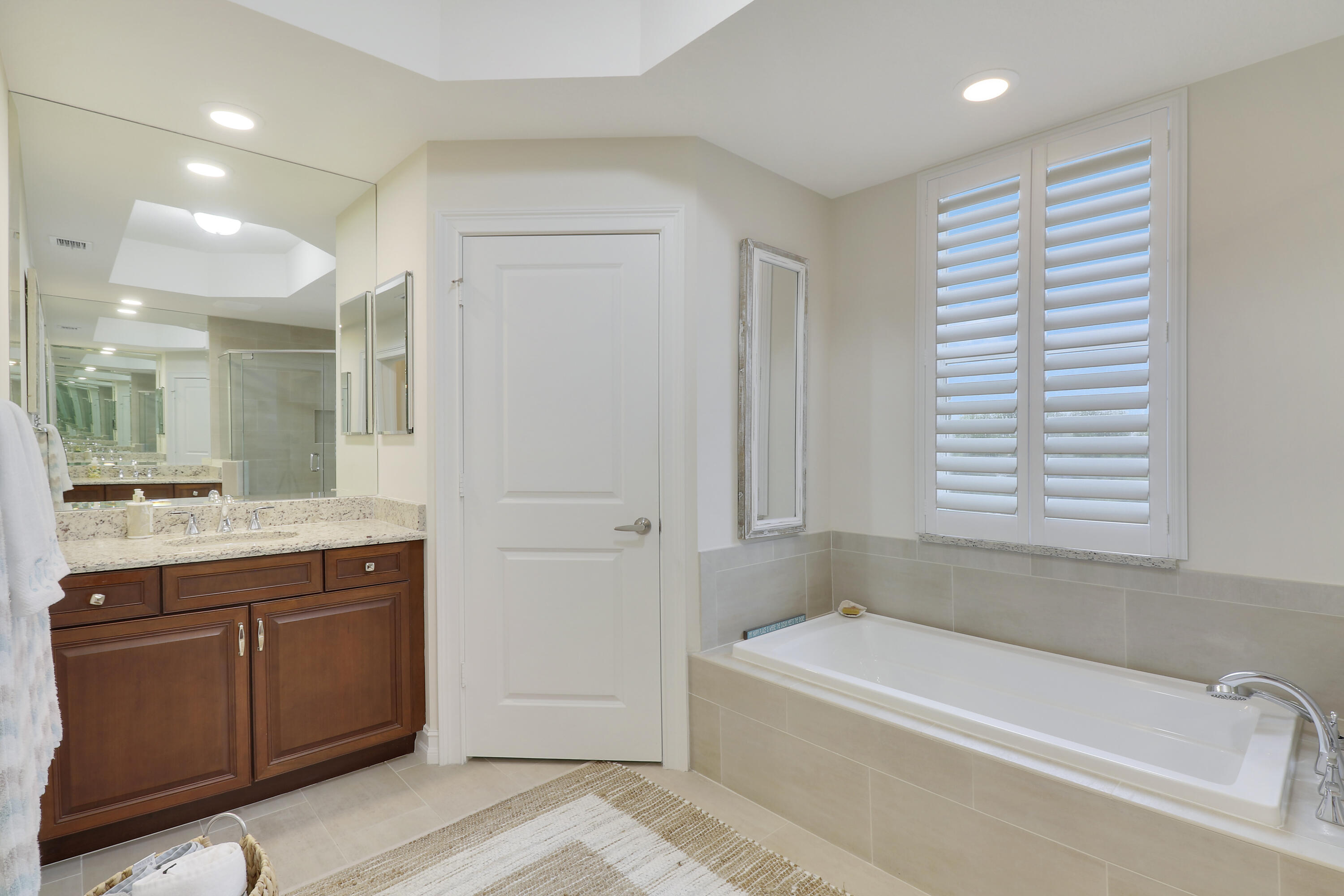 941 Bay Colony Drive S