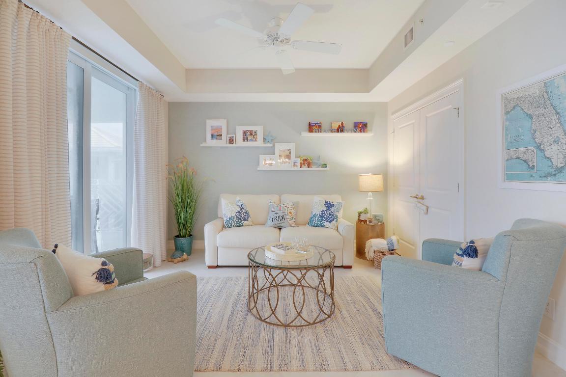 941 Bay Colony Drive S