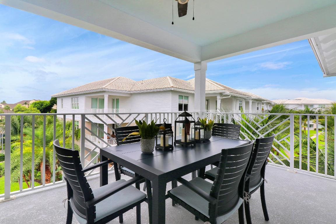 941 Bay Colony Drive S