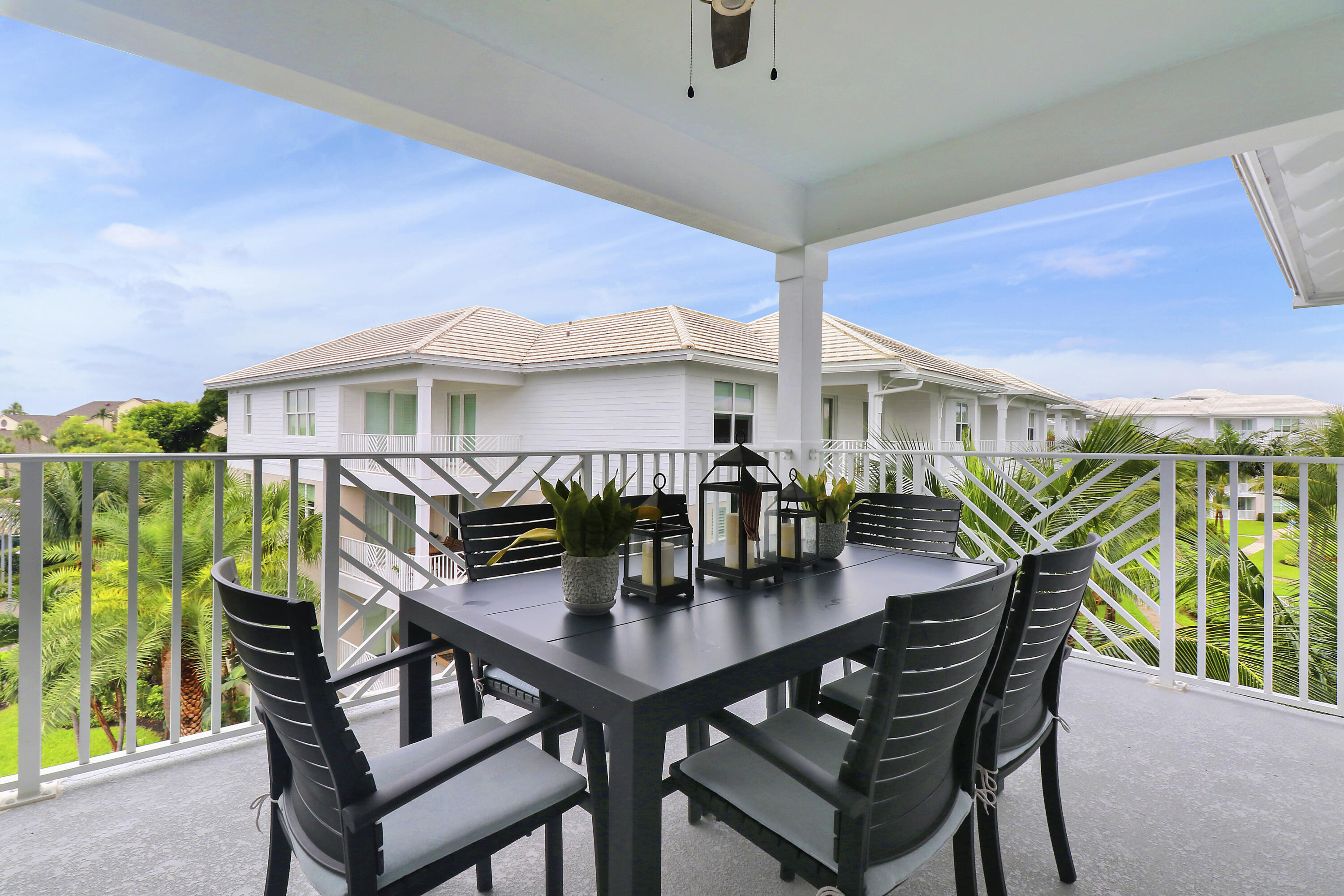 941 Bay Colony Drive S