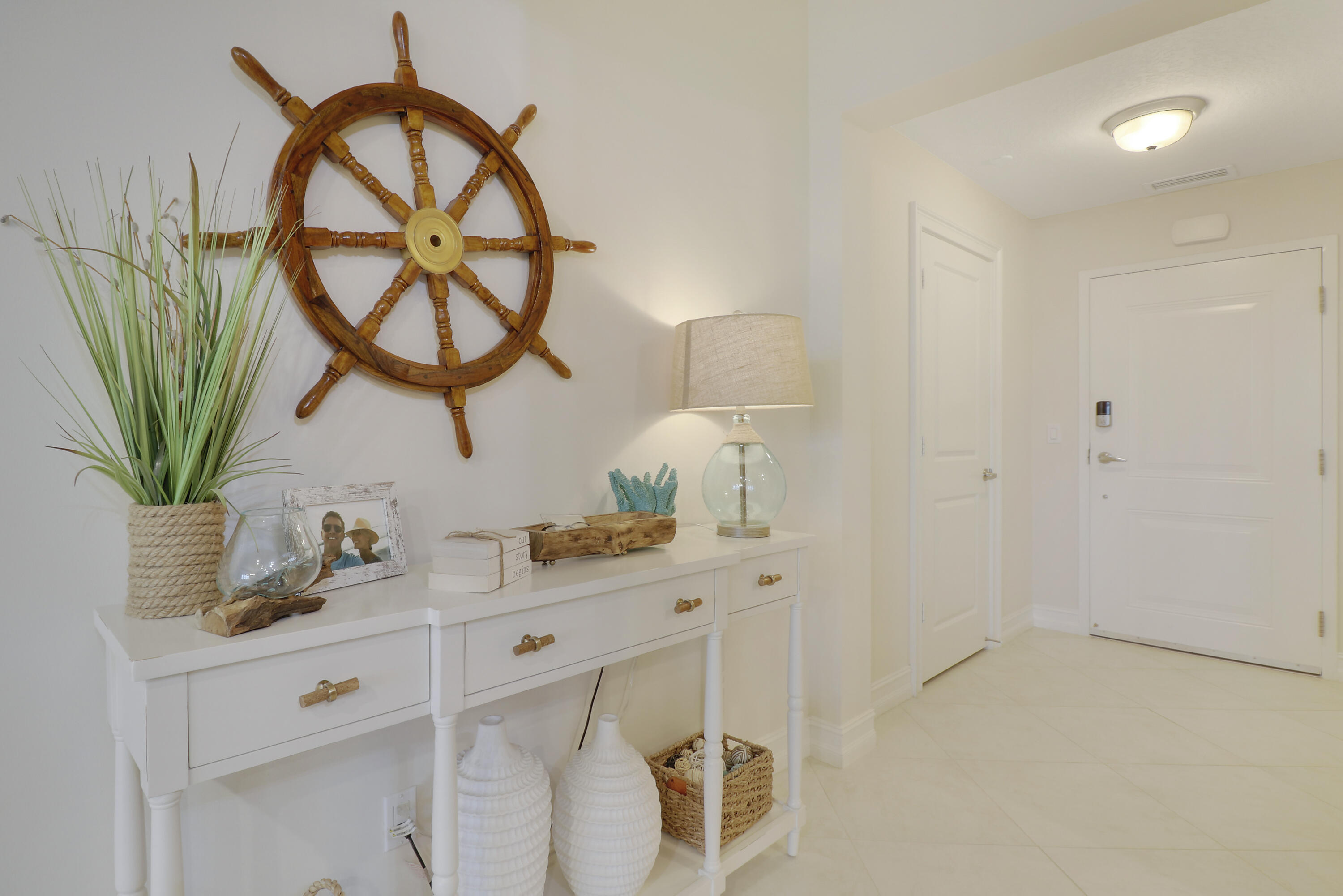 941 Bay Colony Drive S