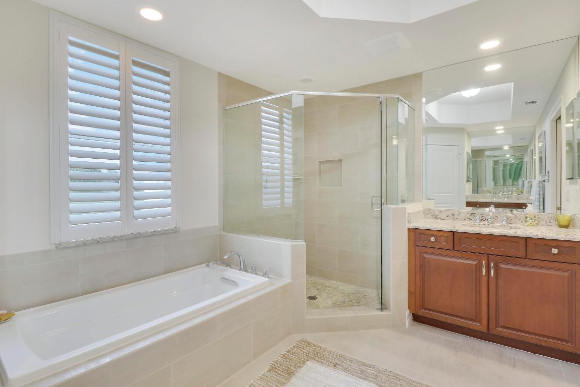 941 Bay Colony Drive S