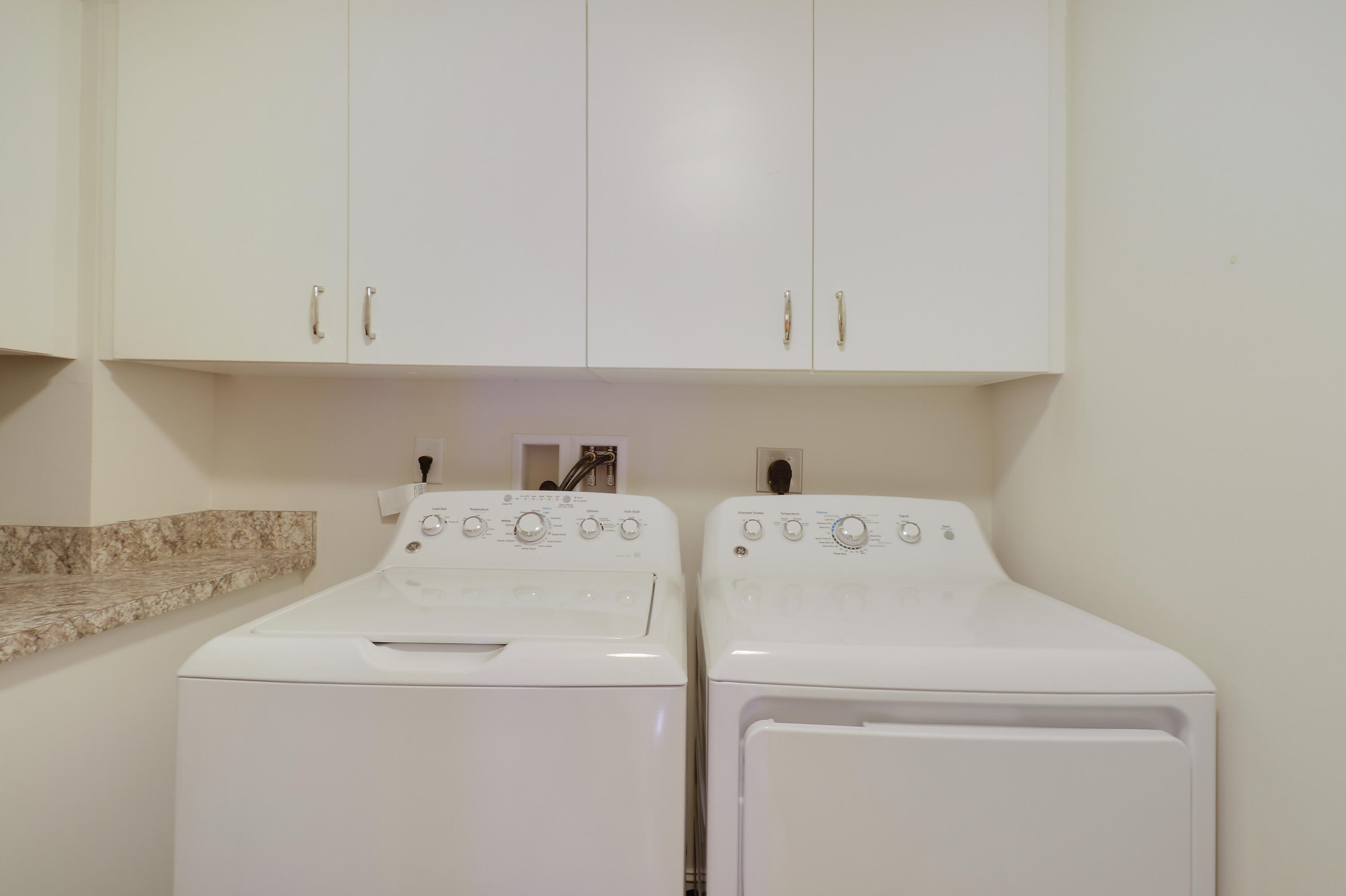 941 Bay Colony Drive S