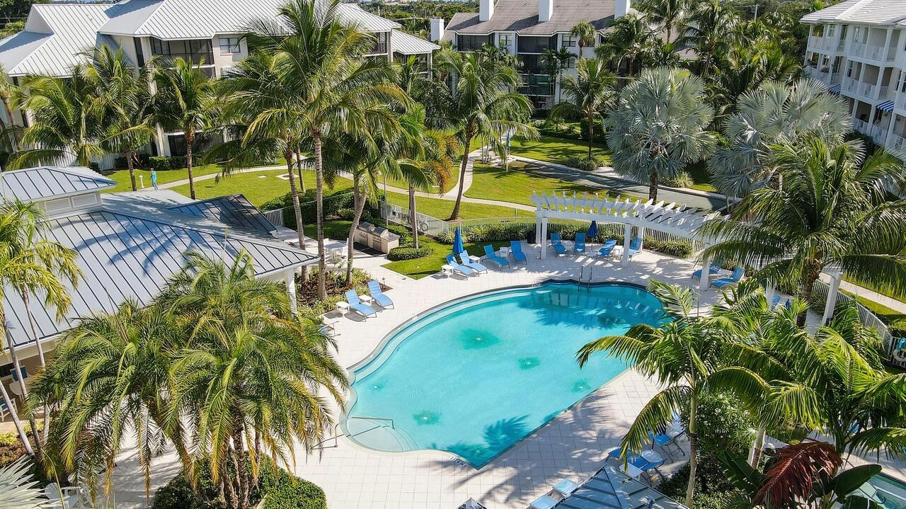 941 Bay Colony Drive S