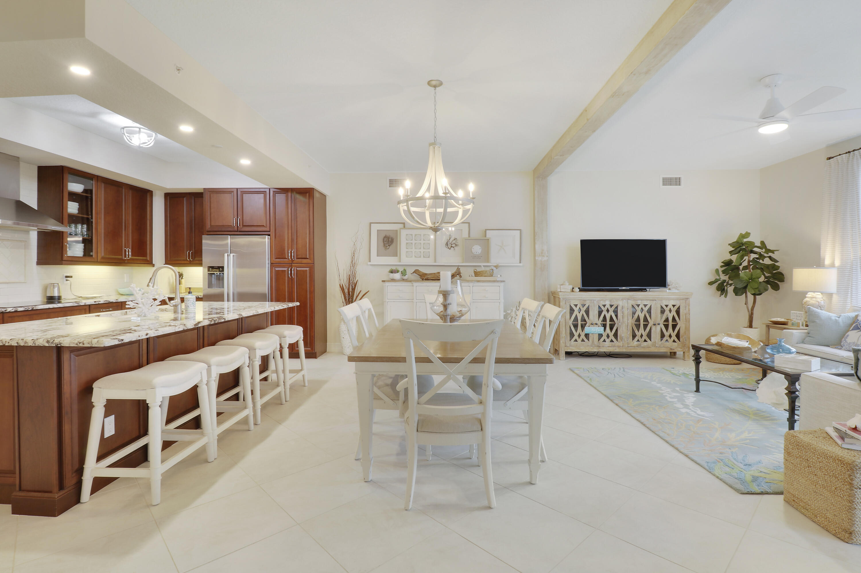 941 Bay Colony Drive S