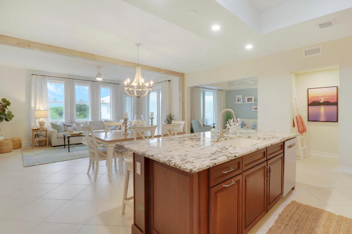 941 Bay Colony Drive S