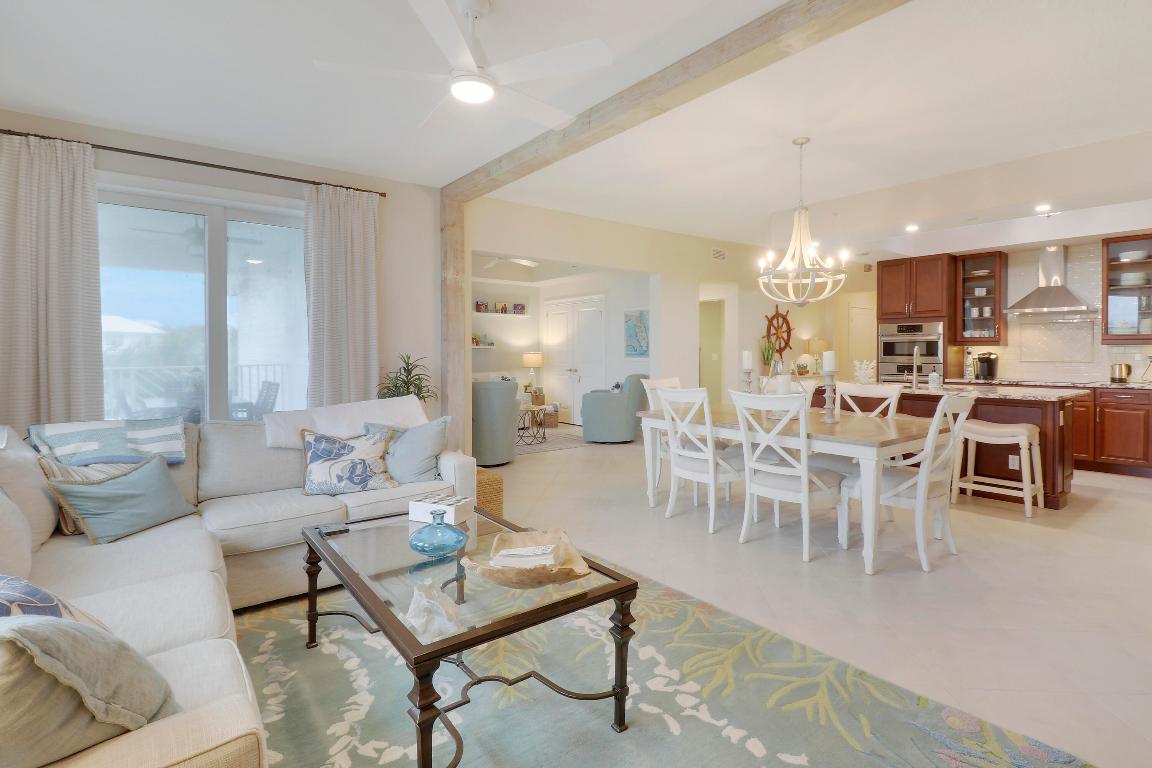 941 Bay Colony Drive S