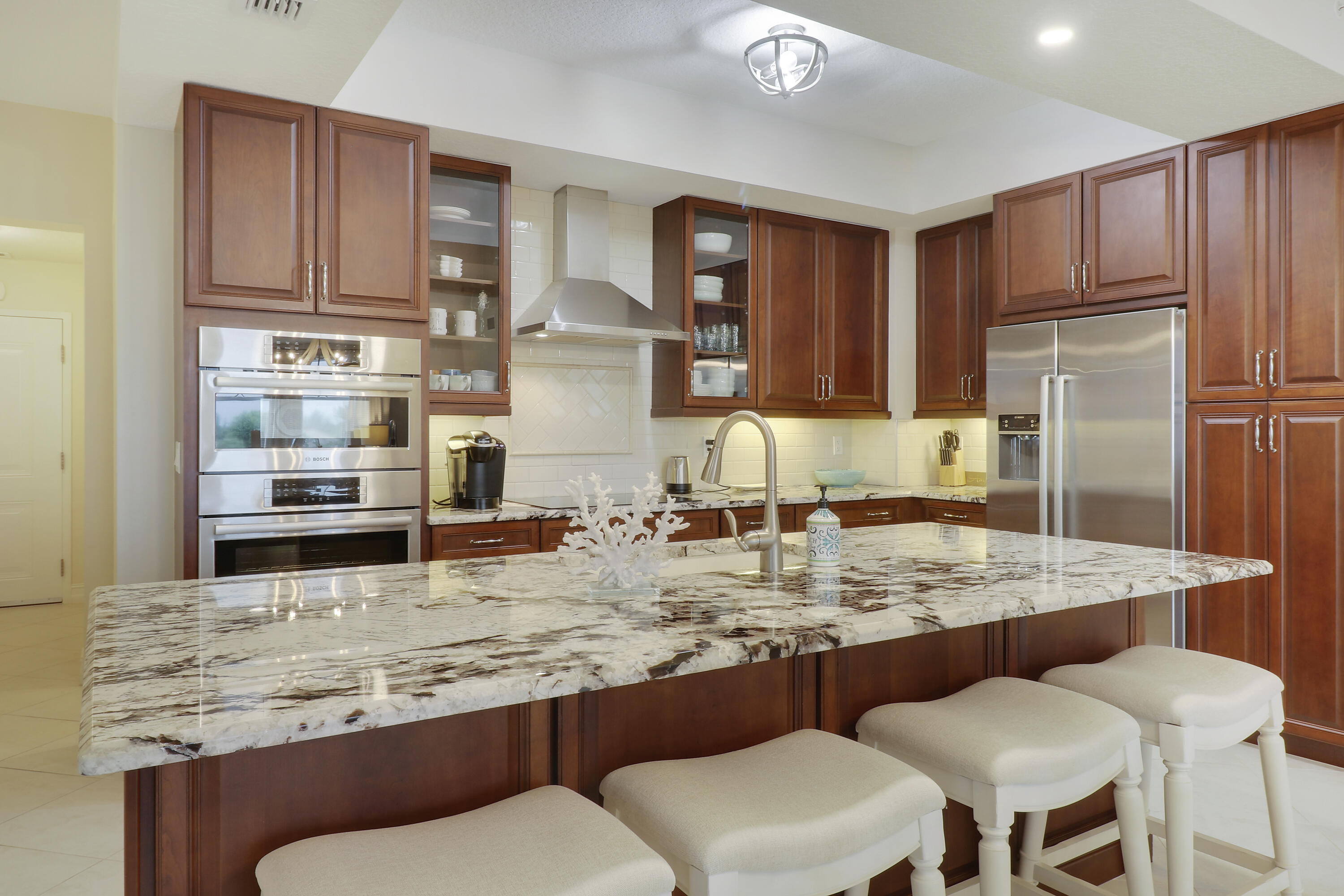 941 Bay Colony Drive S